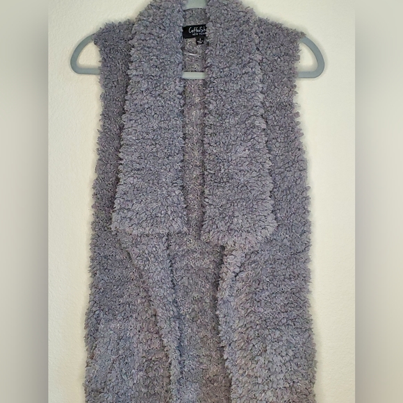 Coffee Shop Sherpa Vest - Picture 7 of 15